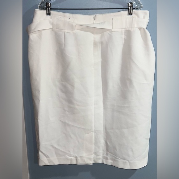 Banana republic- white skirt - Picture 3 of 5